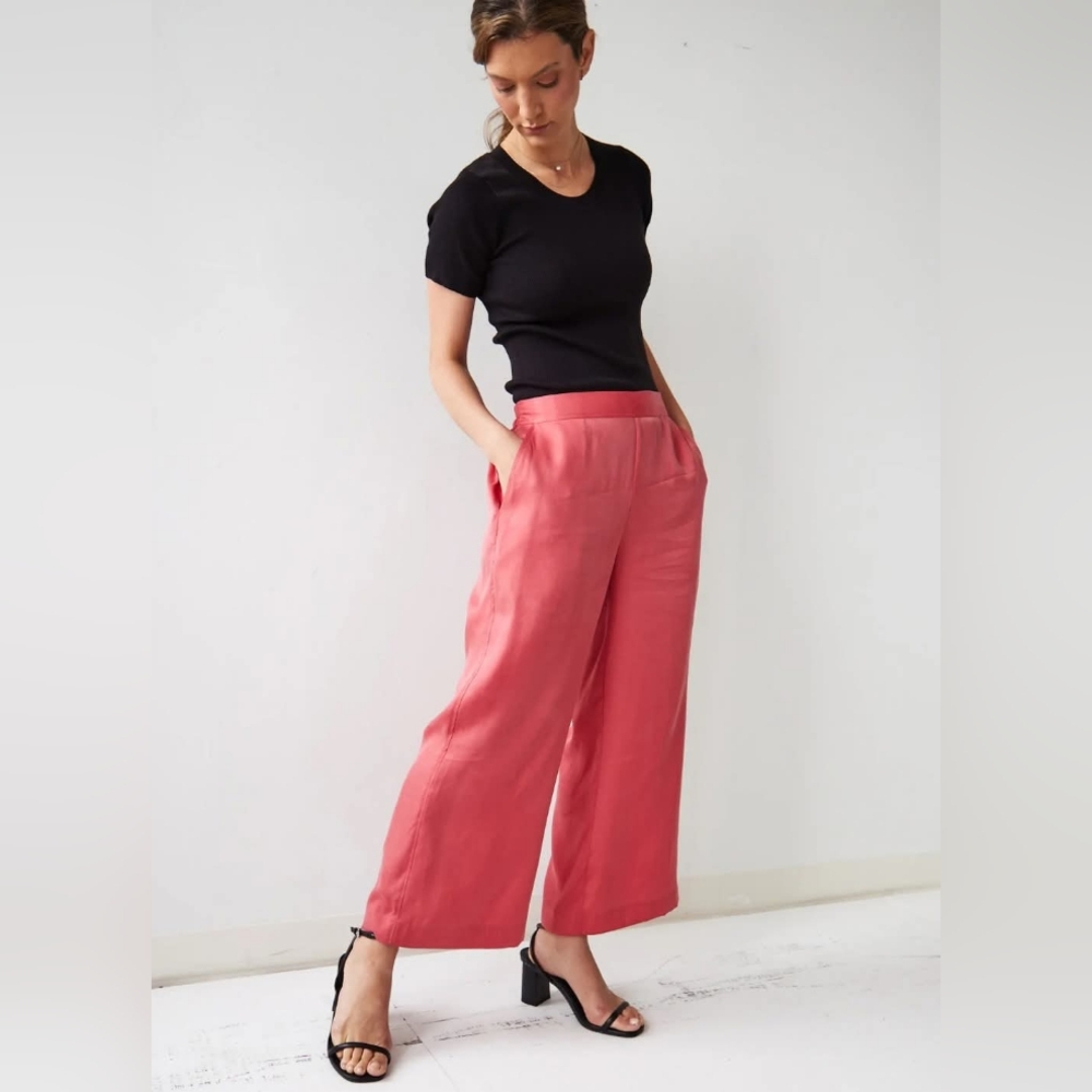 Elegant Pink Cropped Pants